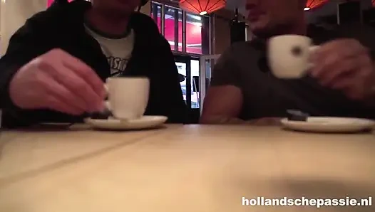 İki turist lezbiyen oldu