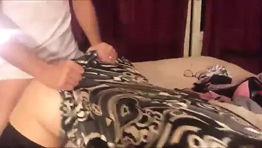 Fransız milf içinde kadın iç çamaşırı kedi alay ve bir köpek gibi alınan