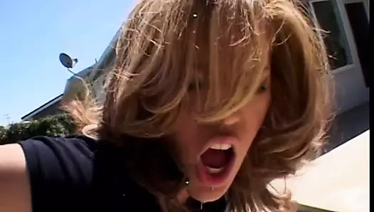 Güzel latina civciv alır o yukarı ona kedi ve göt