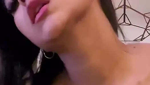 Busty latin mutfakta soyunur ve bir yapay penis sürmek - ivy flores