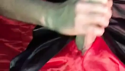 Kırmızı saten kısa ve nightie boşalmak