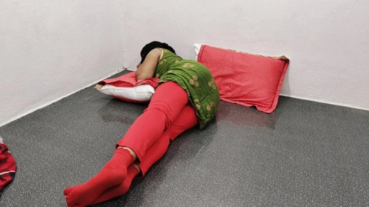 Sevgiliyle ilk anal seks – desi genç kız arkadaş