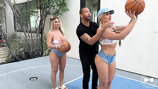 Koca memeli koca götlü beyazlar basketbol sahasında büyük zenci yarağı koçuyla sikişiyor