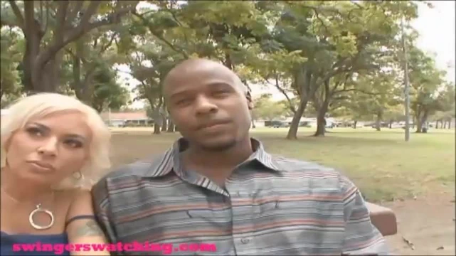 Swingers siyah züppe sağlar beyaz adam sikme onun karısı