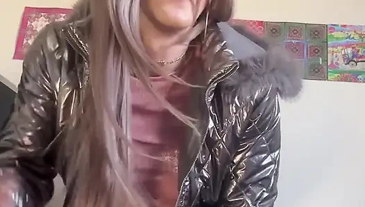 Jess Silk dildoya biniyor