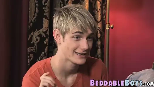Sarışın twink preston andrews çevreleyecek ve vurma sevimli eşcinsel