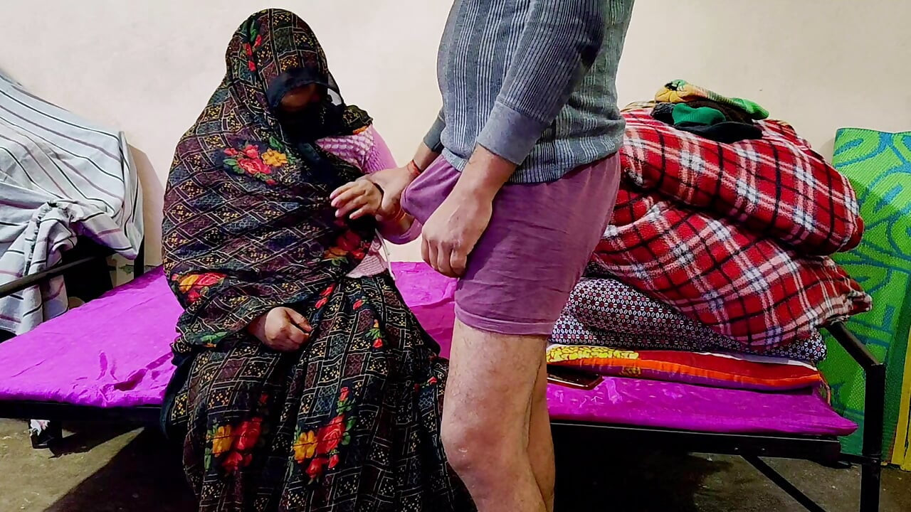 Hintli kadının amını sikiyor