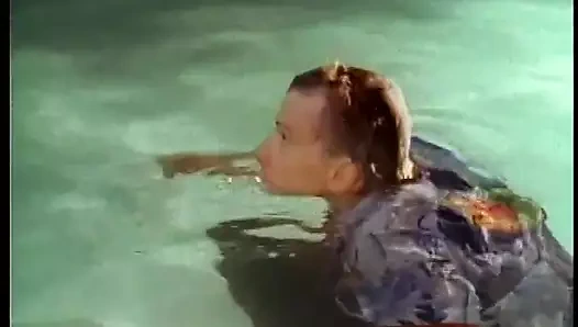 Iki sıcak sarışınlar yalamak her diğer sonra sikme bir sert horoz damızlık