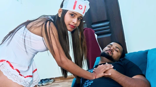 Hintli desi güzel hemşire ve yakışıklı doktor birbirlerini çekiyor sert seks videosu istiyor