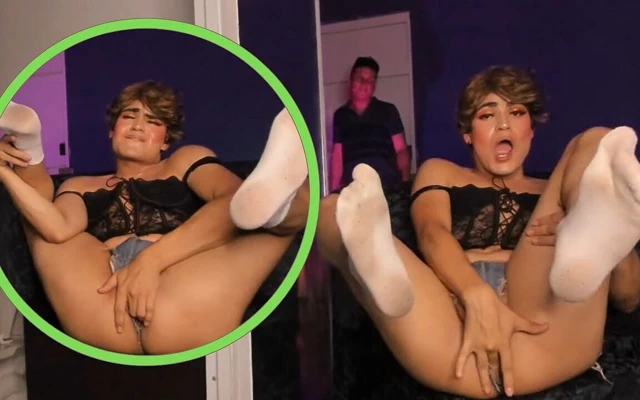 Komşu Daireye Dokunurken Femboy Dokunurken