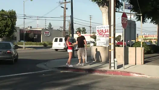 Billy Glide büyük memeli ateşli hatunla sikişiyor