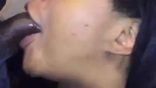 coroa engolindo gostoso