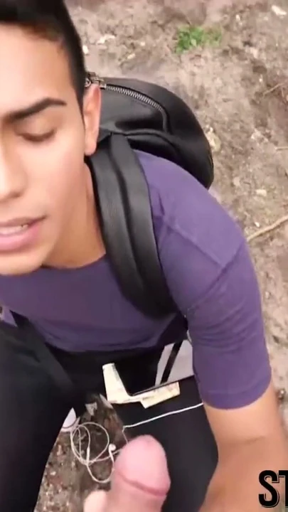 Düz latino twink dışarıda ödenerek gay POV ile götünden sikiliyor | Bölüm 1