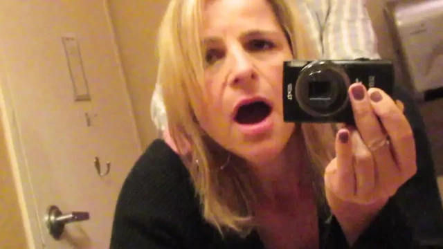 herkesin içinde aldatıyor