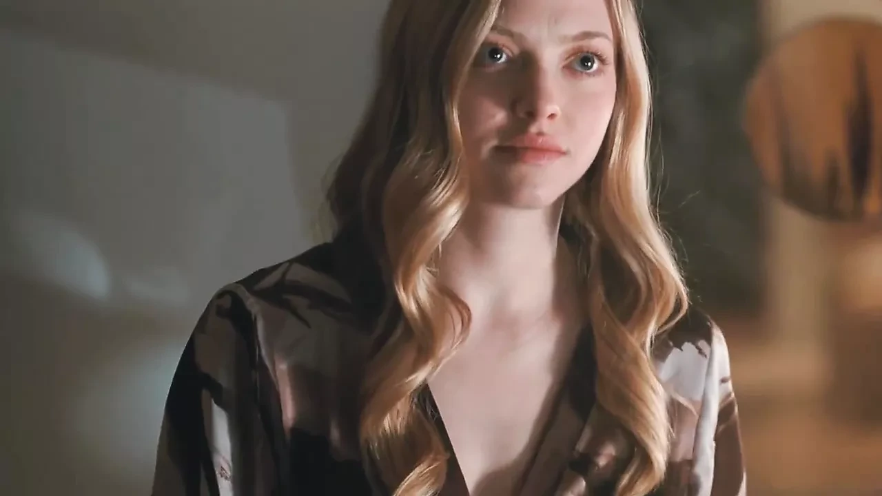 Amanda Seyfried and Julianne Moore - 'Chloe'