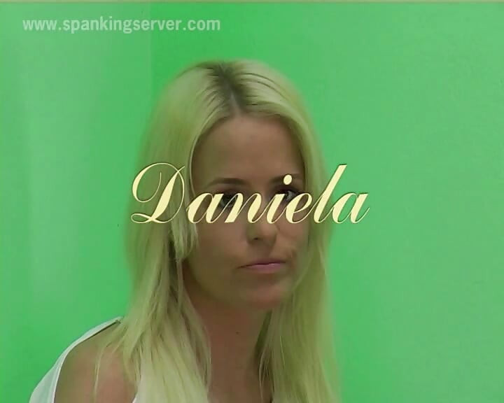 Daniela Çıplak Sırt Kırbaçlama Klasik10172