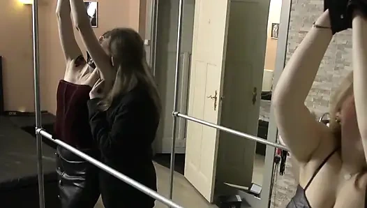 Meliss ve Zoë şaplak yiyor