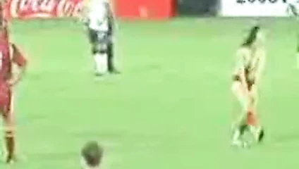 Futbolda çıplak kız