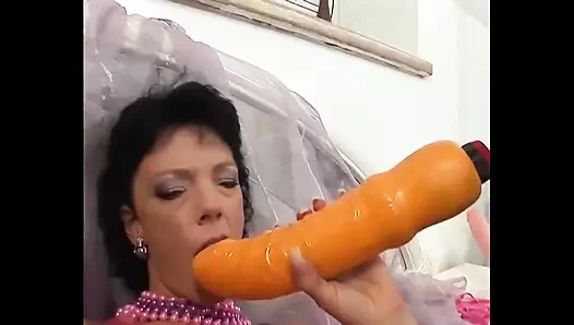 Esmer olgun kadın çok sert sikişiyor