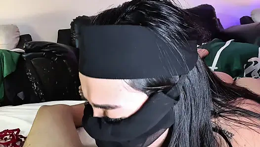 "Arap tanrıçanın kirli - salyası akıyor"