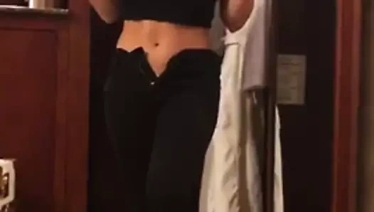 Güzel dudaklı güzel kız