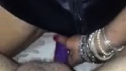 o beni dildo ile beceriyor