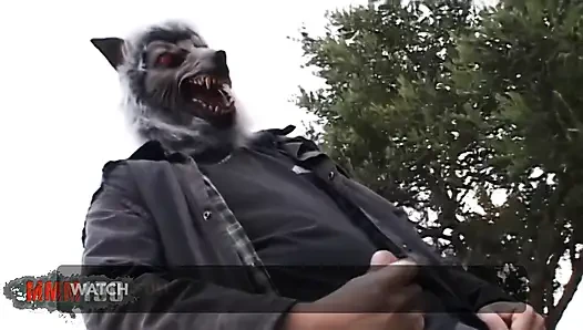 Lesly : lezly kiss büyük kötü kurtla küçük kırmızı başlıklı kızı oynuyor