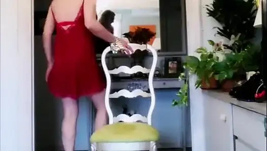 Fahişe transeksüel Carla dans yapıyor