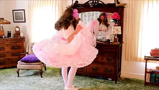 Petticoat içinde güzel crossdresser