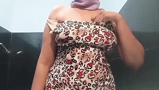 Ateşli porno izlerken mastürbasyon. Ev yapımı orgazm