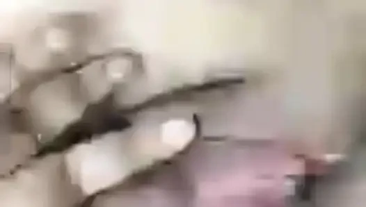 Sakso yüksek sınıf Delhili kız görüntülü görüşme sakso çekiyor.