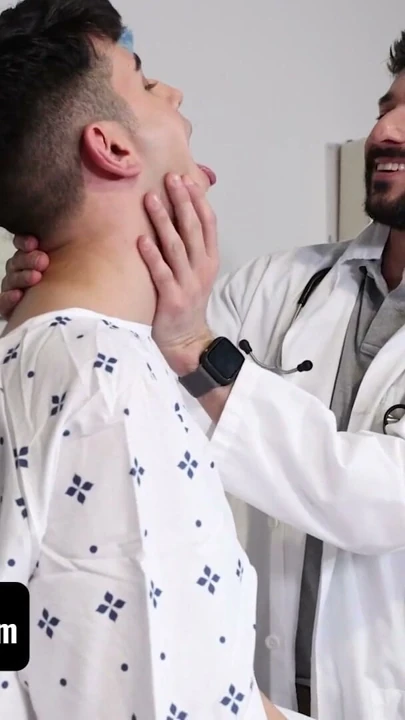 Ürkütücü doktor bilimsel amaçlar için kampüsteki en tatlı çocuktan sperm çıkarıyor - doctortapes | Klip 1