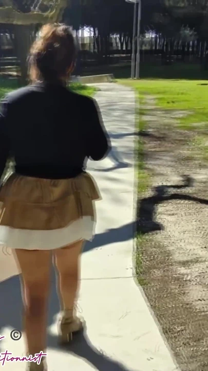 Halka açık Mini Etek Külotsuz Anal Tıkaçlı