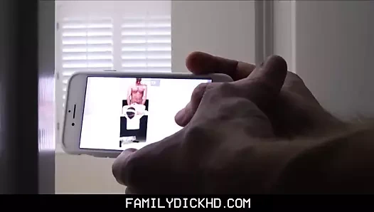 Twink üvey bağlı yukarı gözleri bağlı becerdin tarafından üvey babası ve amca