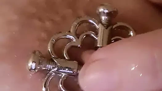 Meme ucu kıskaçlı duşlar