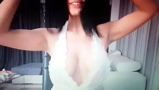 Doğal meme ile seksi milf