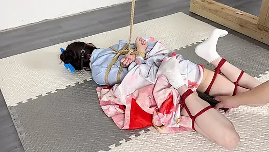 Güneşli bir günde kimono giymenin doruk versiyonu