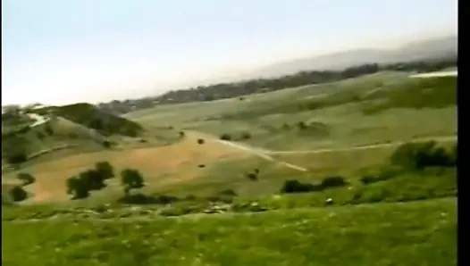 Sıcak sarışın genç anal açık havada almak için bir kafa ile verir