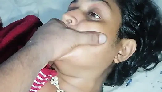 Üvey annemin kendine dokunuyor olduğunu gördüm ve içine girdim