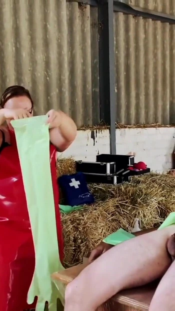 Обязательный для просмотра момент из "Домина госпожа April - Жестокий мир женщин"