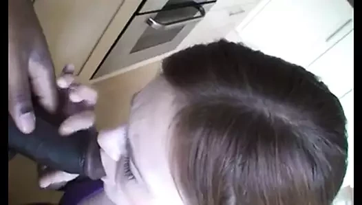 Sevimli redhead sürtük yutmak ama dislike bbc boşalmak