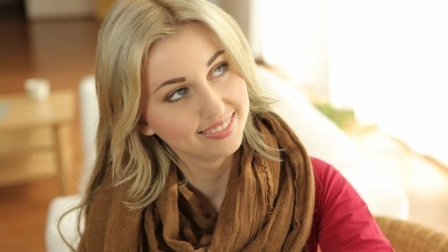 VIP4K. ЧРЕЗВЫЧАЙНО горячая телочка ничего больше не требует, кроме жесткого старого хуя