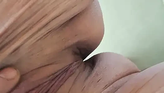 White MILF Piss on Her Feet and Anal and Vaginal Insertion