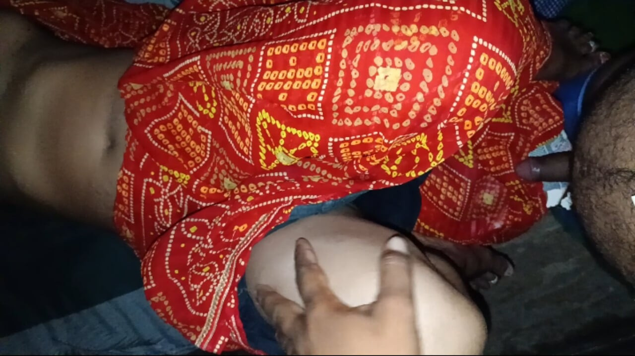 Pati Se Phele Sasur Chad Gaya Lagta hai Pati Me Wo Desi Wife First NightBaat Nahi Hai Isliye Uske Baap Se Khud Rahi