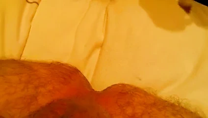 Bon va et vient dans le cul avec sa main