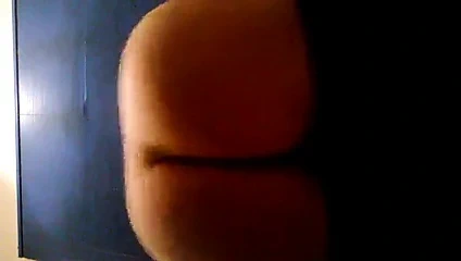 Şu anki orta yaşlı seksi kadın göt dansı