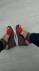 Külotlu çoraplı olgun ayak parmaklarının seksi boşalması