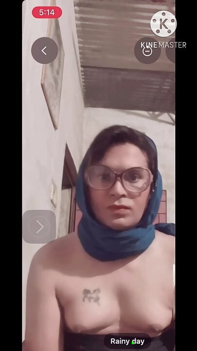 Yabancıyla özel görüntülü görüşme.