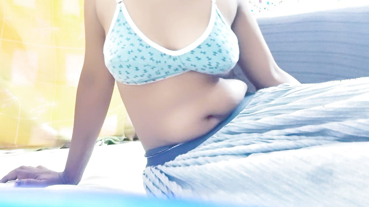 I made a sex video with a stranger guy for the first time, took cucumber in my pussy.