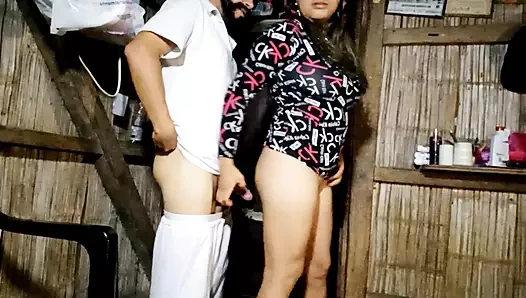 Üvey kardeşim en iyi arkadaşlar partisinde bir porno ustası gibi beni yoğun bir şekilde becermeye çalışıyor